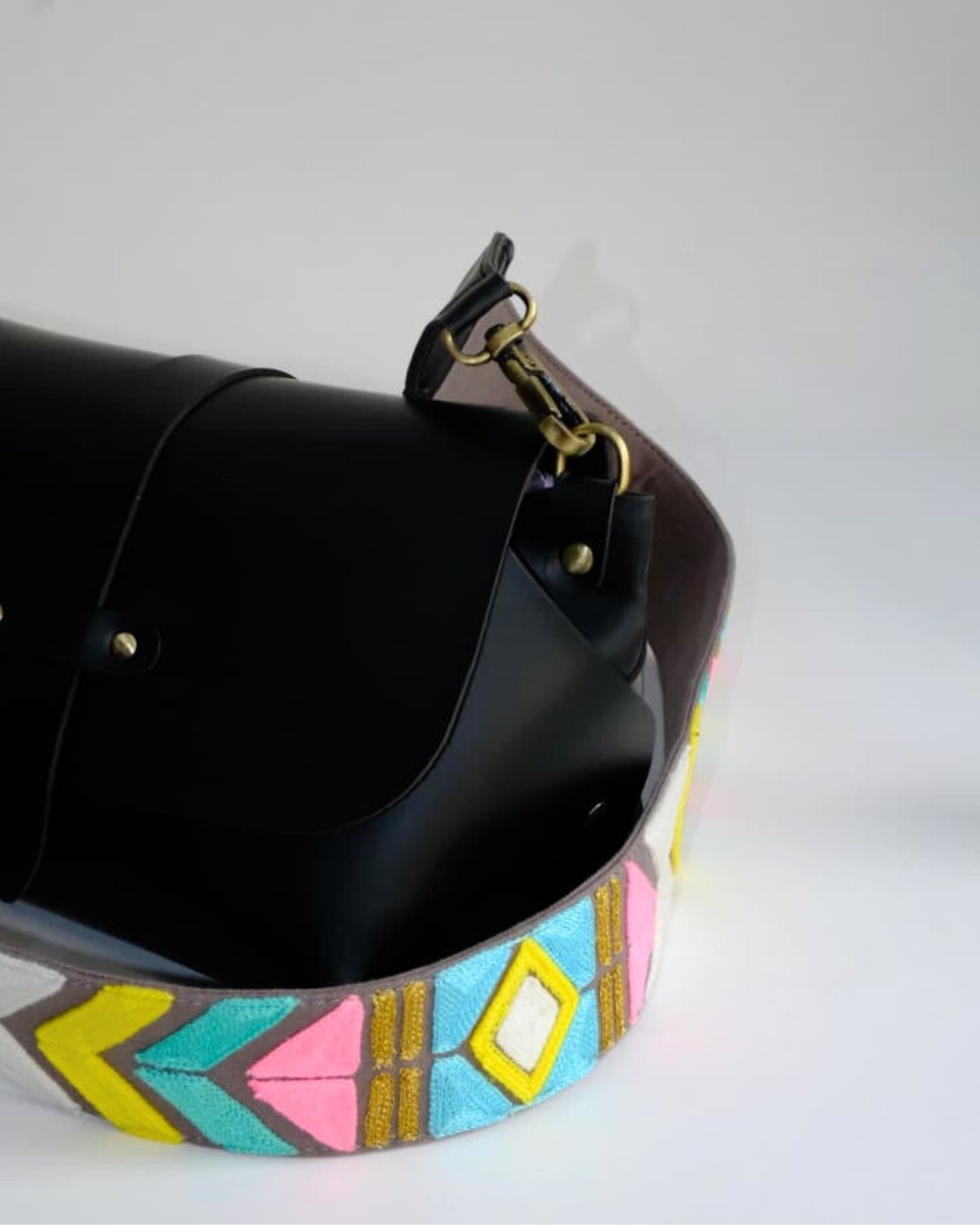 GREY ABSTRACT STRAP SLING BAG- BLACK (WITH EMBROIDERED HANDLE)