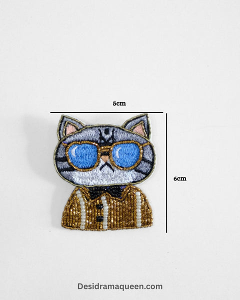 Cute cat brooch decorated with beads, sequins, and embroidery for jackets and bags